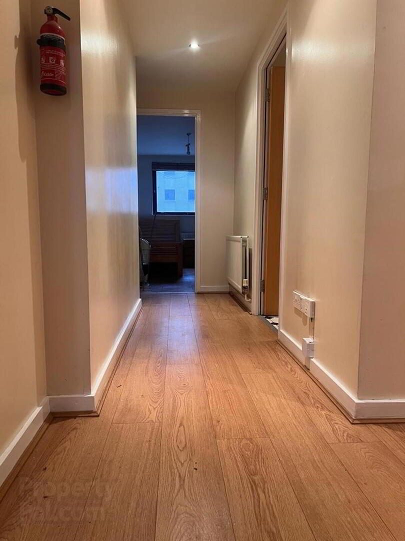 82 Queens Square 8 of 18