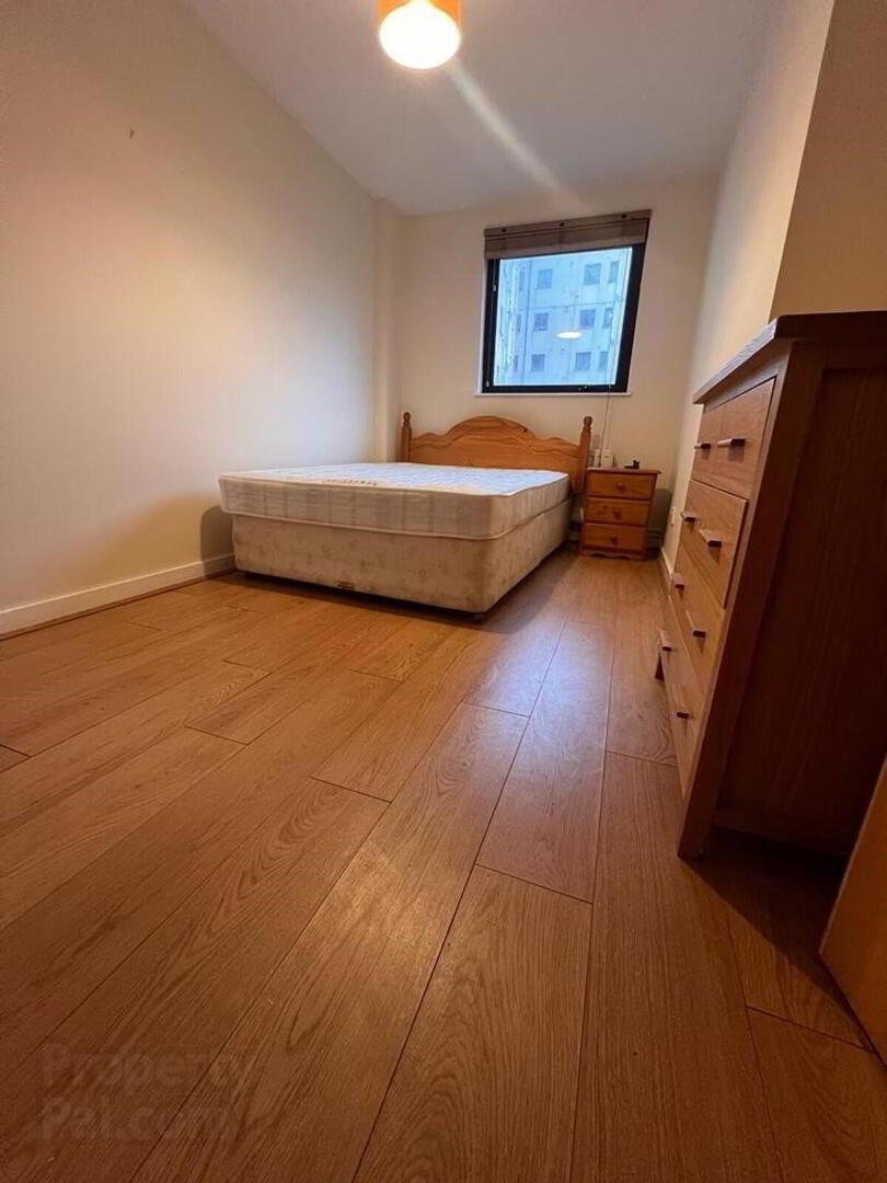 82 Queens Square 15 of 18