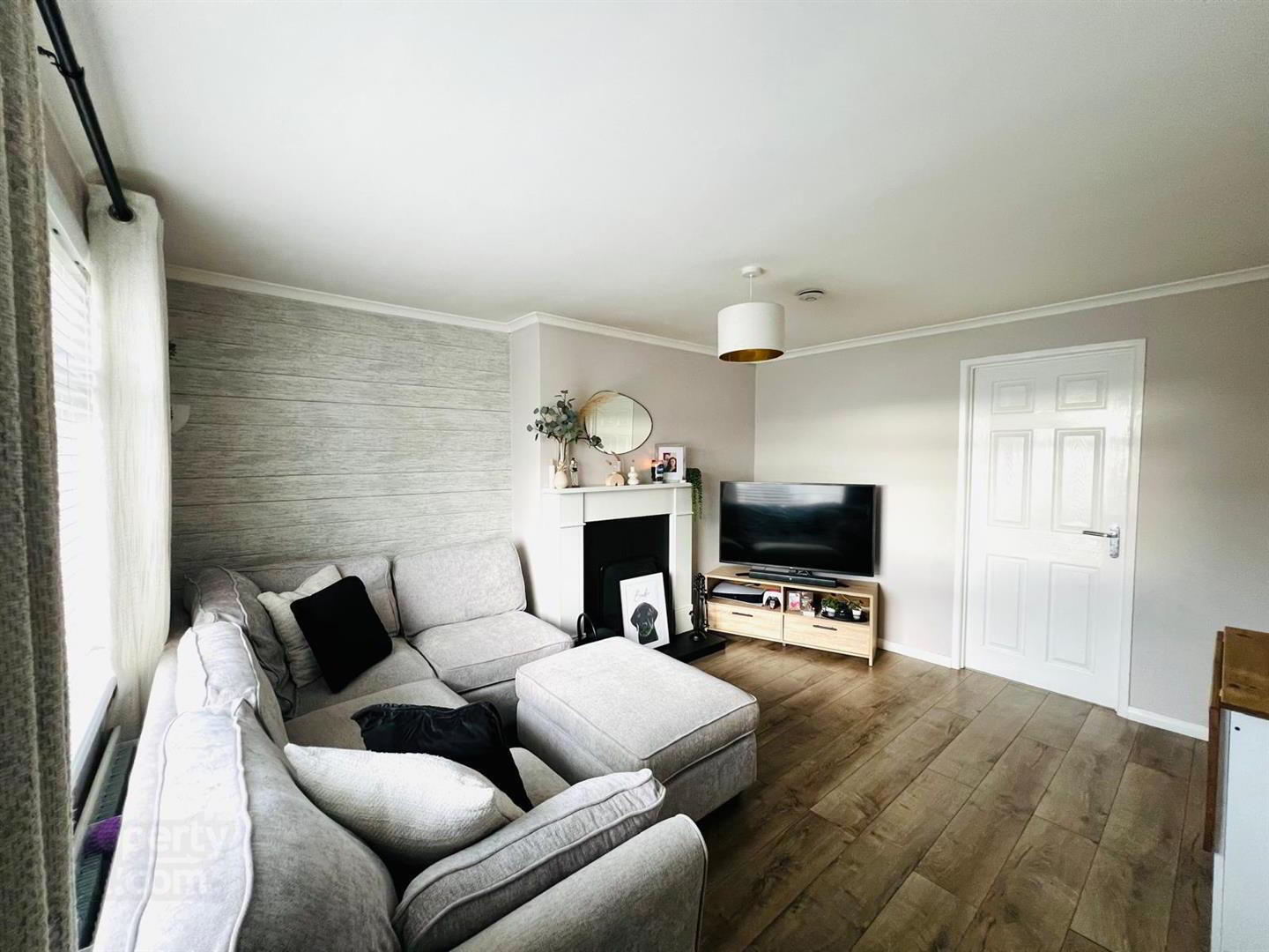 16 Bluebell Avenue 6 of 20