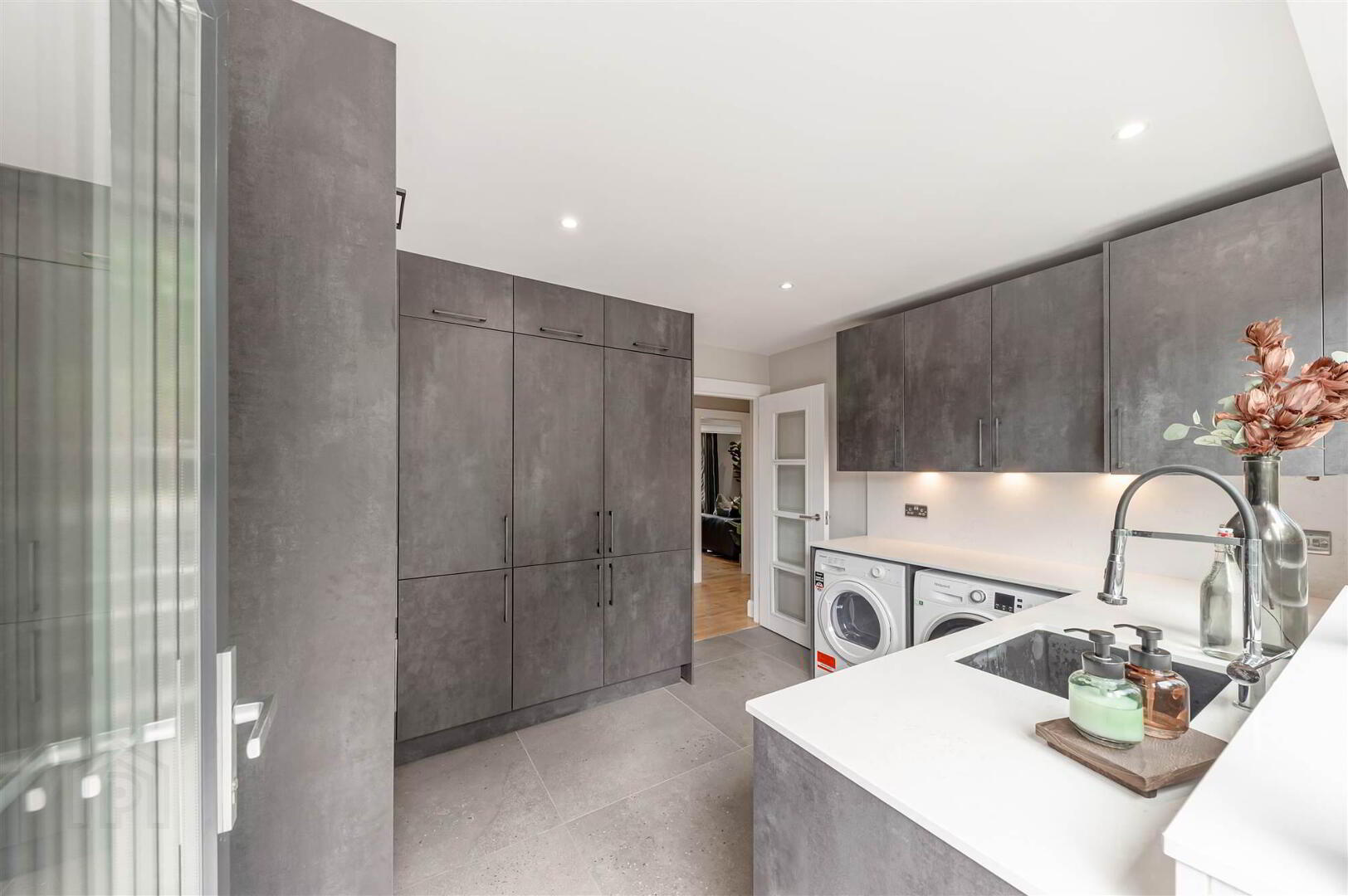 2 Kintyre Avenue 98 of 112