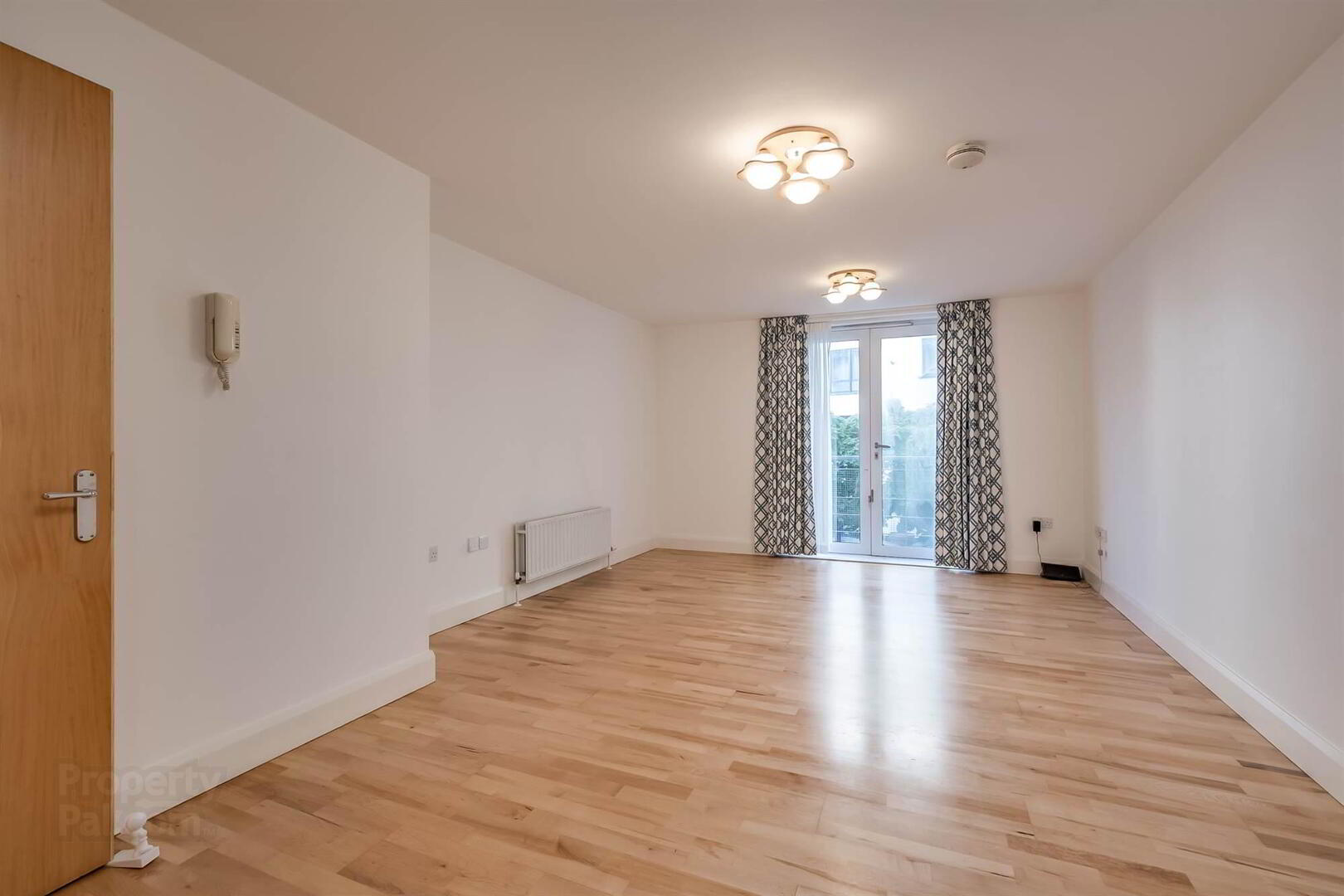 C2.4 Apartment, Whitehall Square, 181 Sandy Row 4 of 11