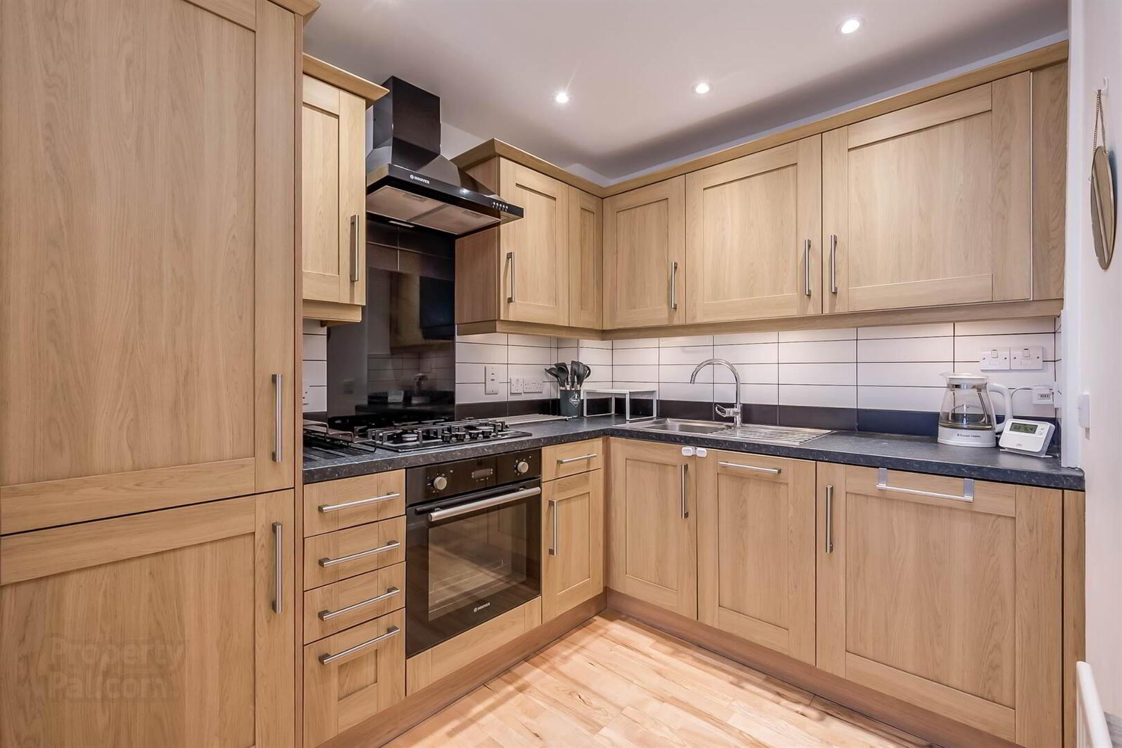 C2.4 Apartment, Whitehall Square, 181 Sandy Row 6 of 11