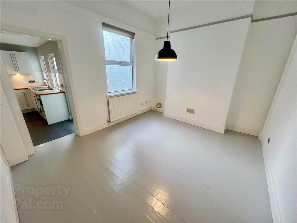 236 Ravenhill Road 7 of 24