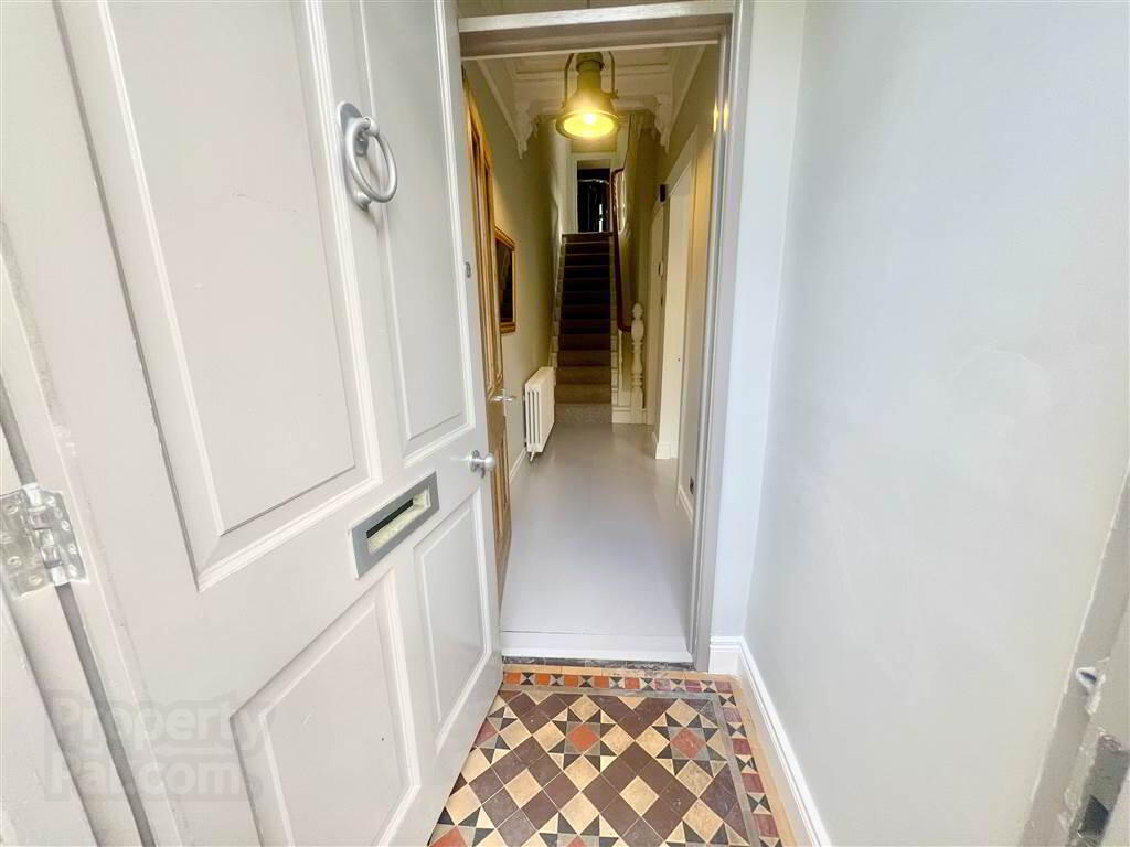 236 Ravenhill Road 4 of 24