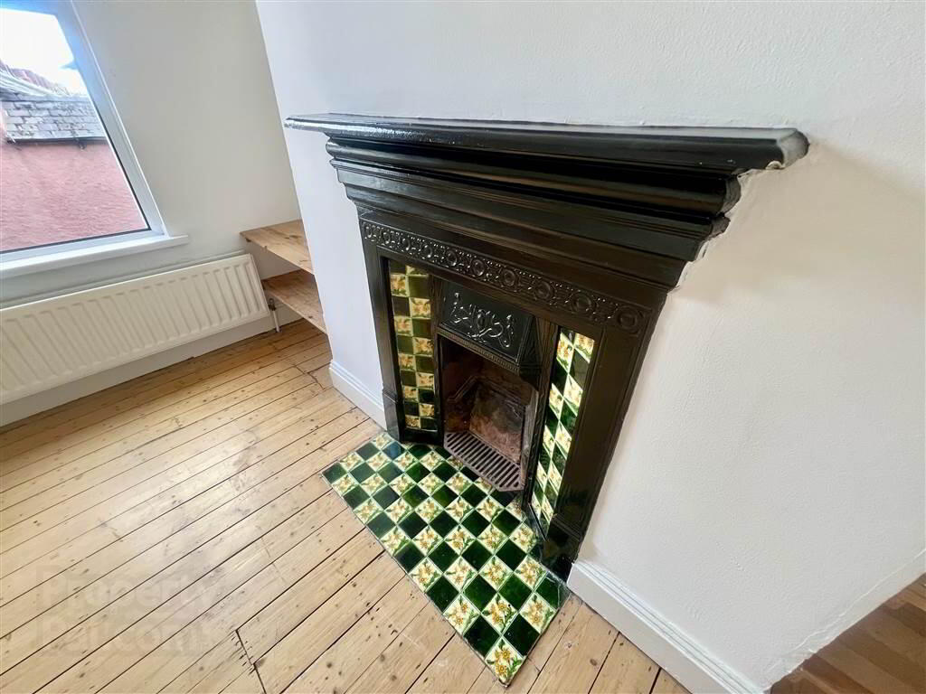 236 Ravenhill Road 15 of 24