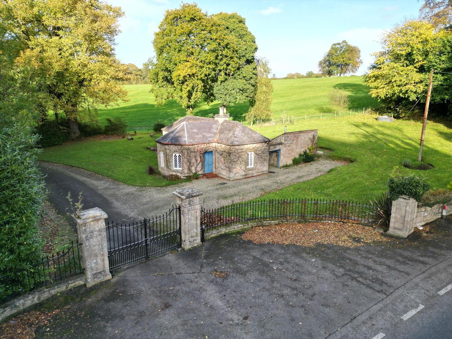 Logan’s Lodge, 38 Broad Road