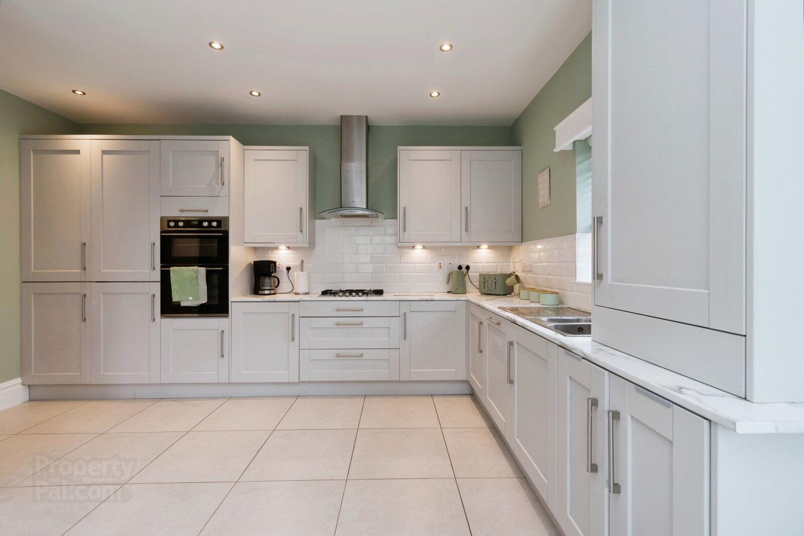 22 Fairfields Manor 6 of 20