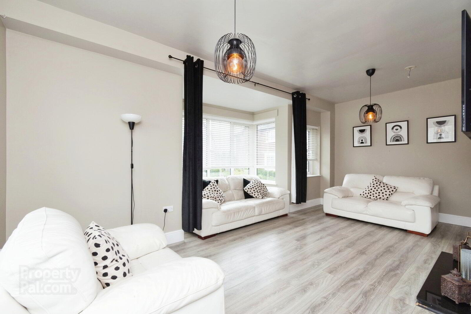 22 Fairfields Manor 4 of 20