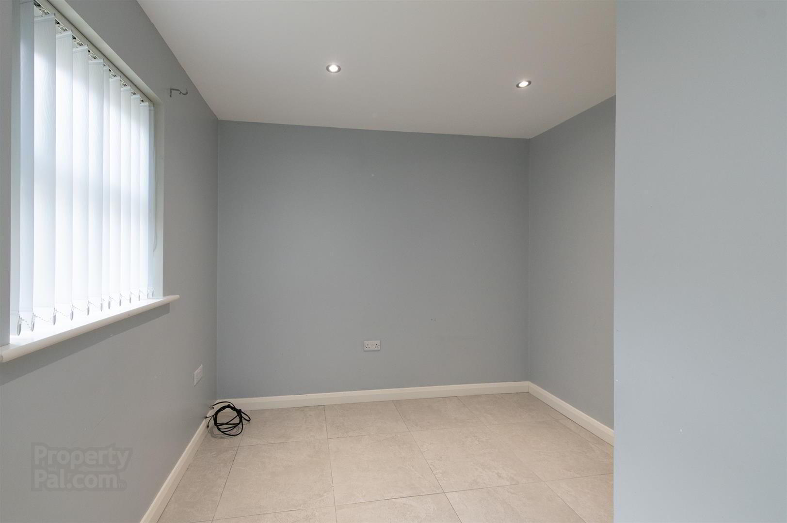 1b Strangford Road 6 of 21