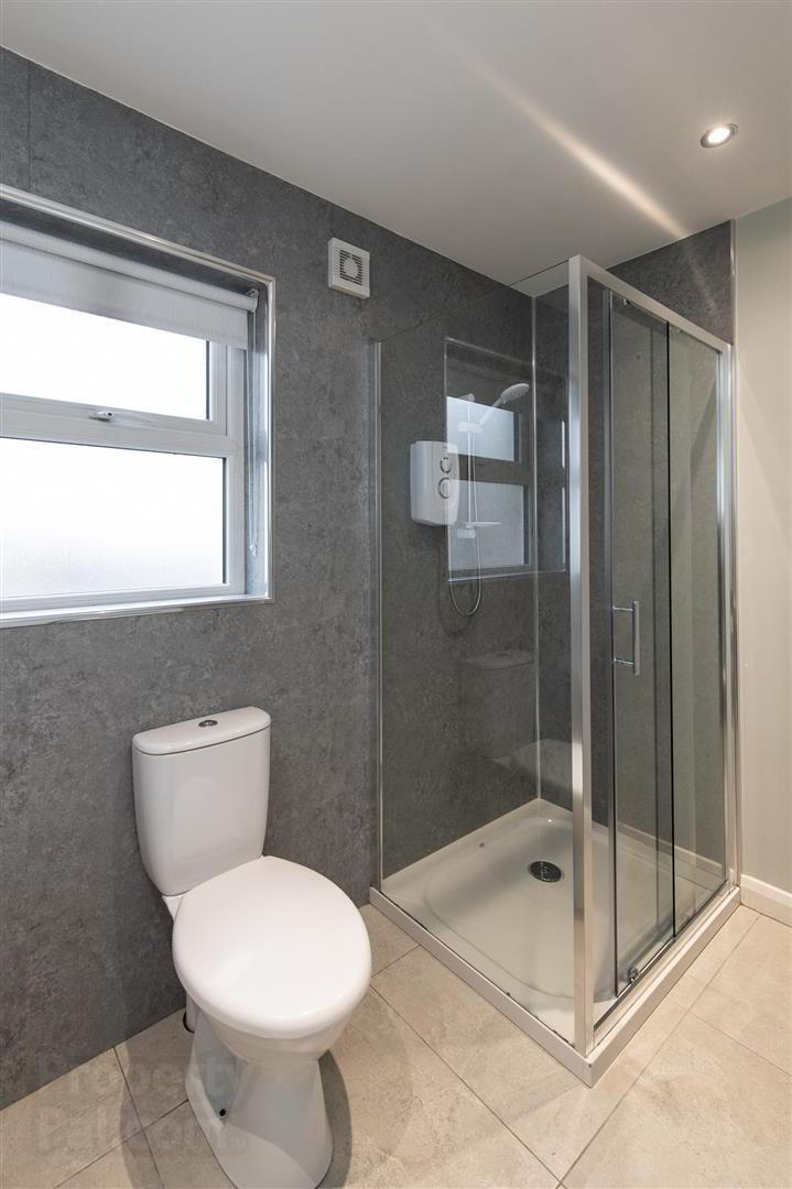 1b Strangford Road 8 of 21