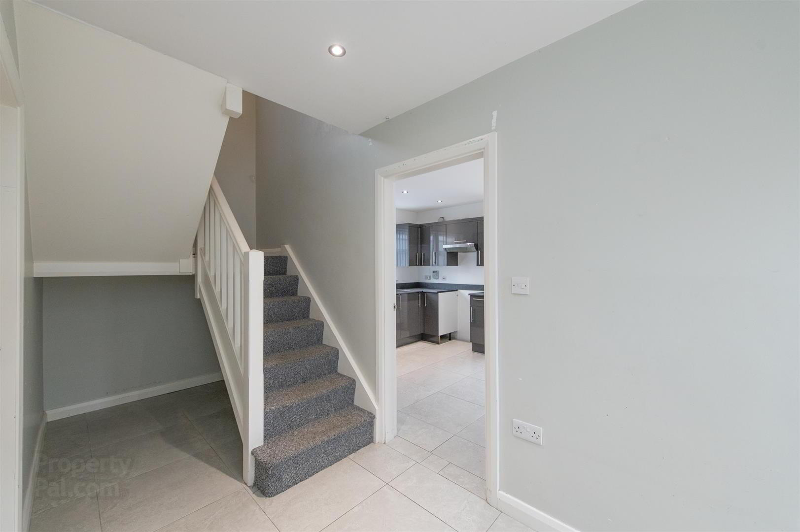 1b Strangford Road 10 of 21