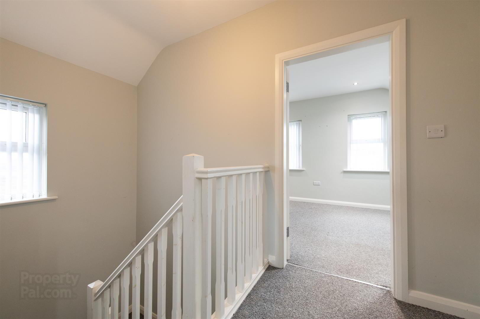 1b Strangford Road 12 of 21