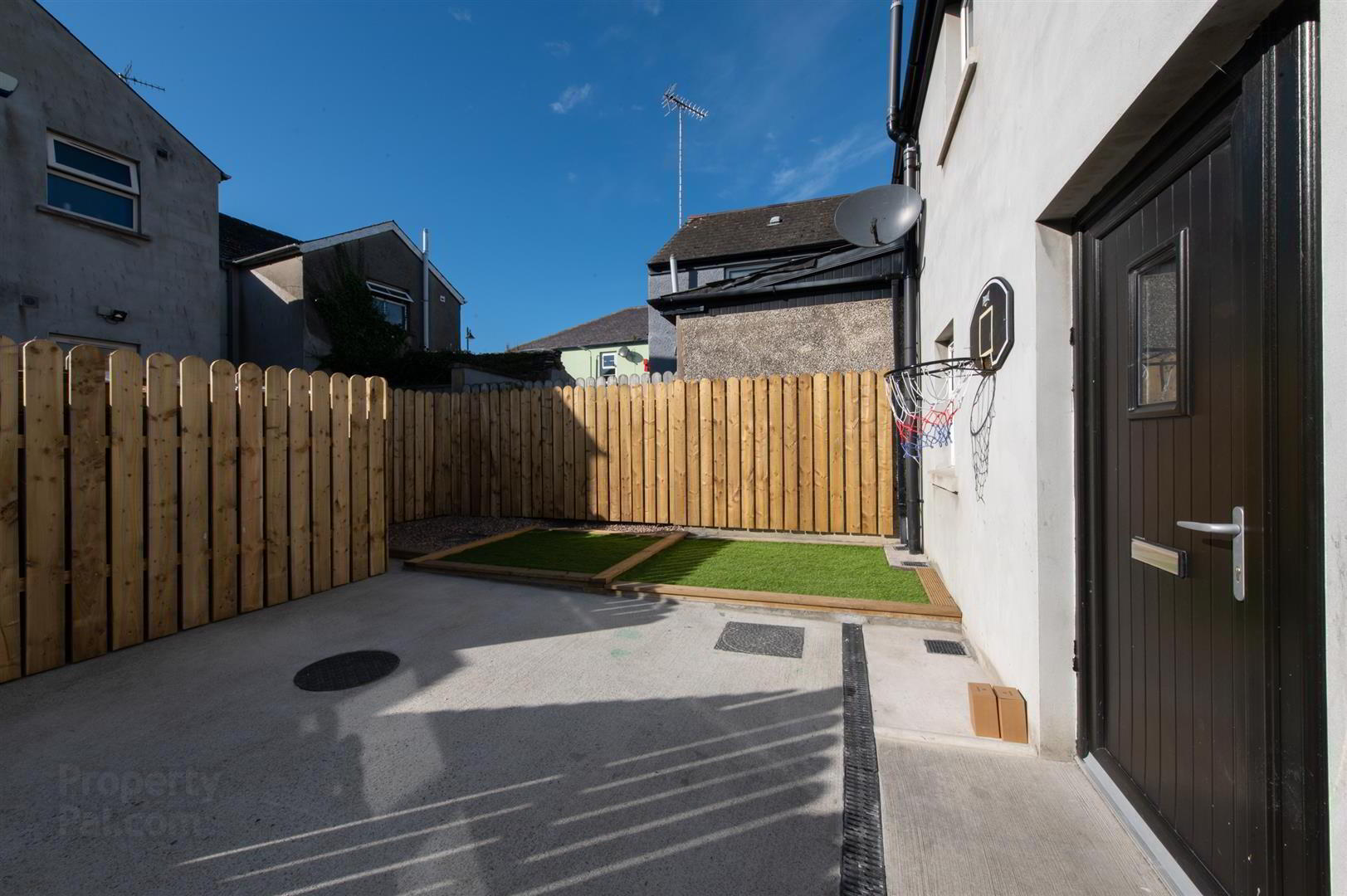 1b Strangford Road 16 of 21