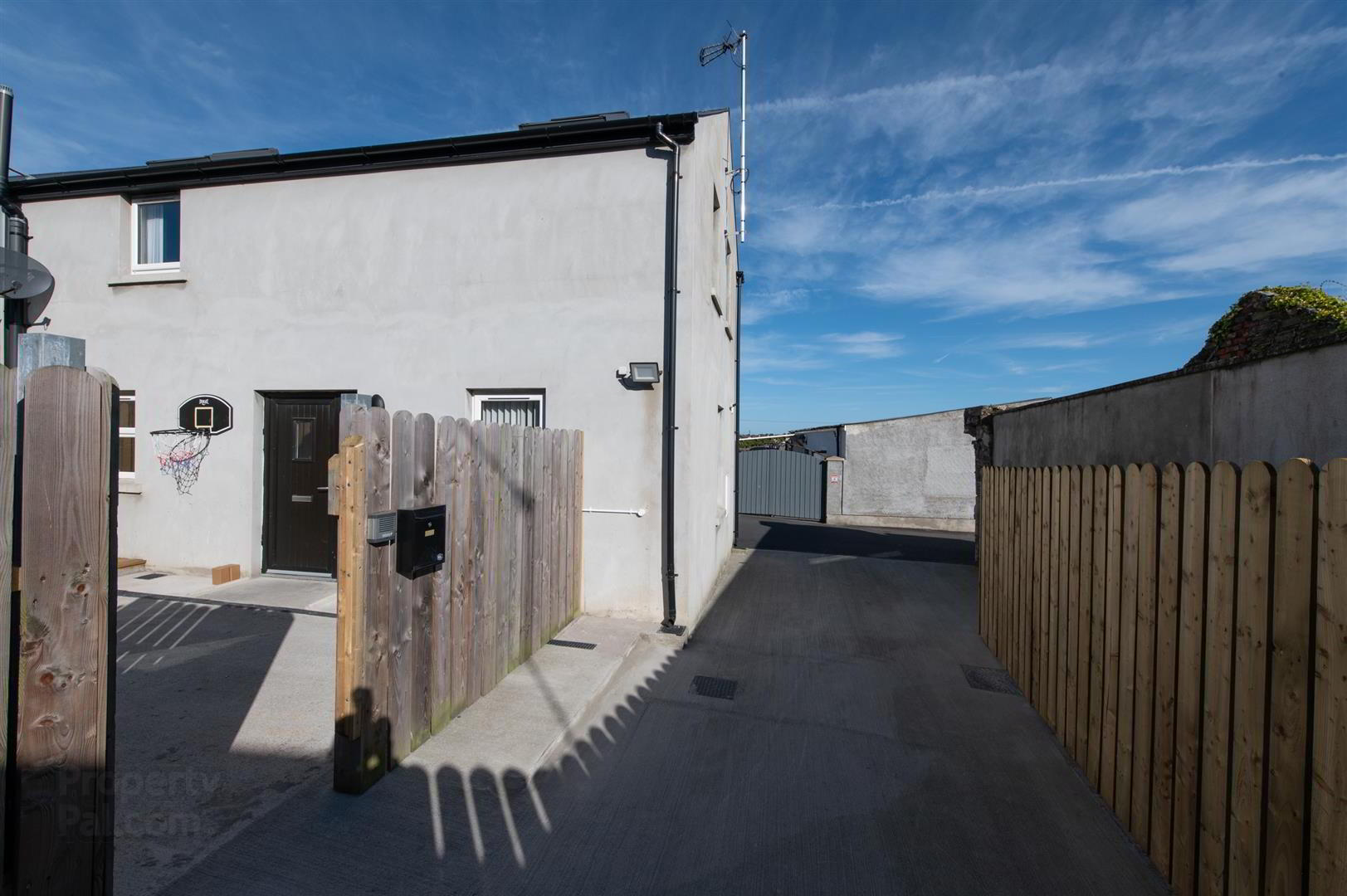 1b Strangford Road 20 of 21