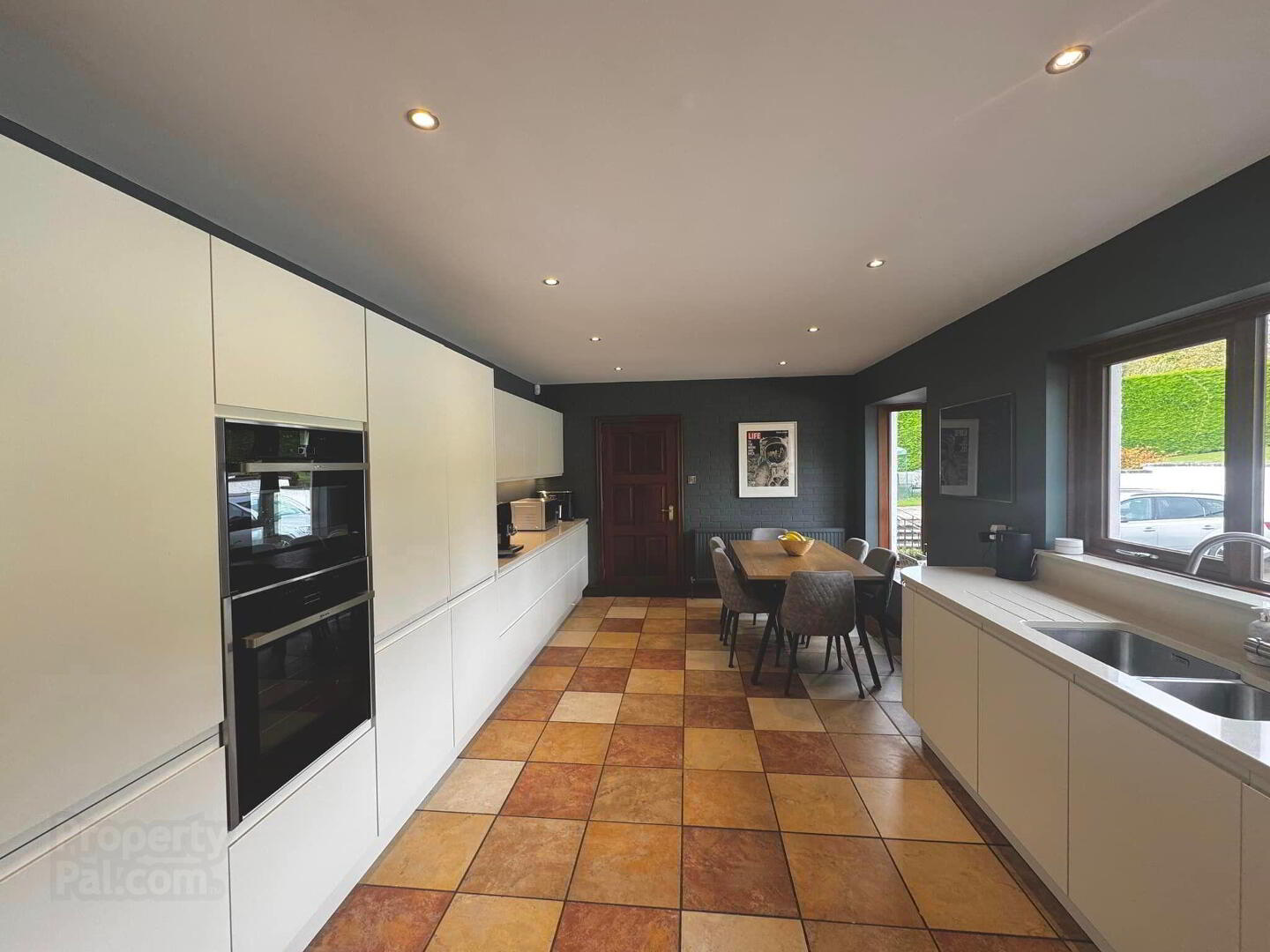 93 Charlotte Street 18 of 56