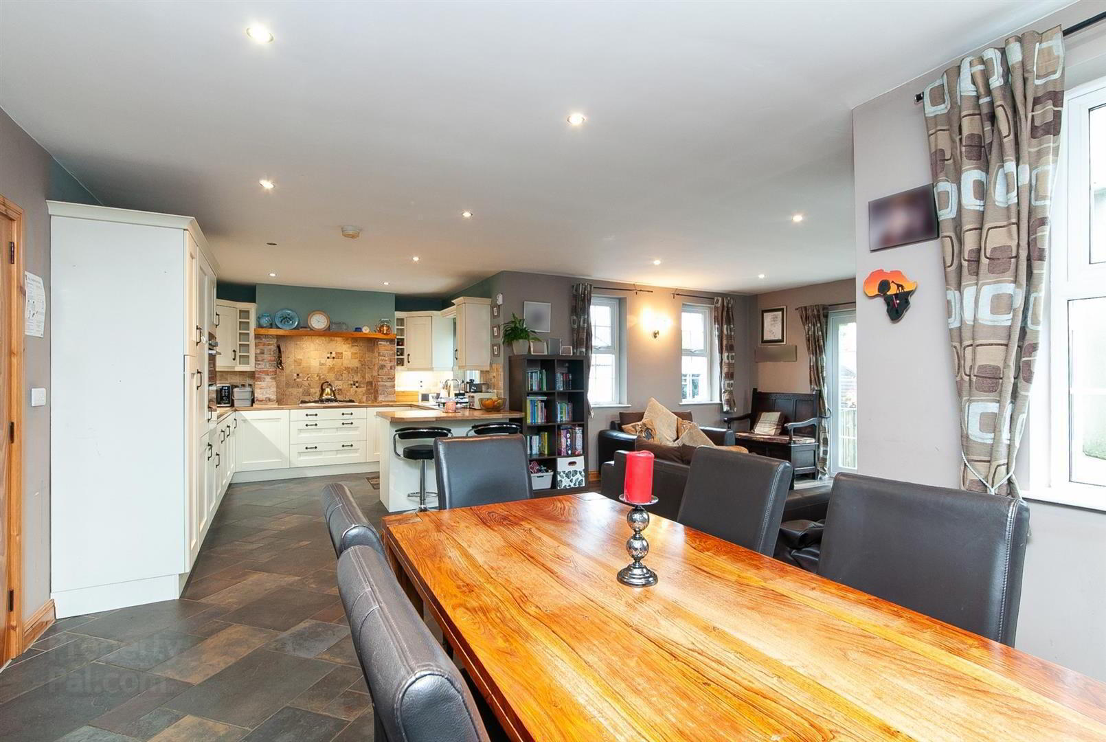 153 Hillhead Road 13 of 28