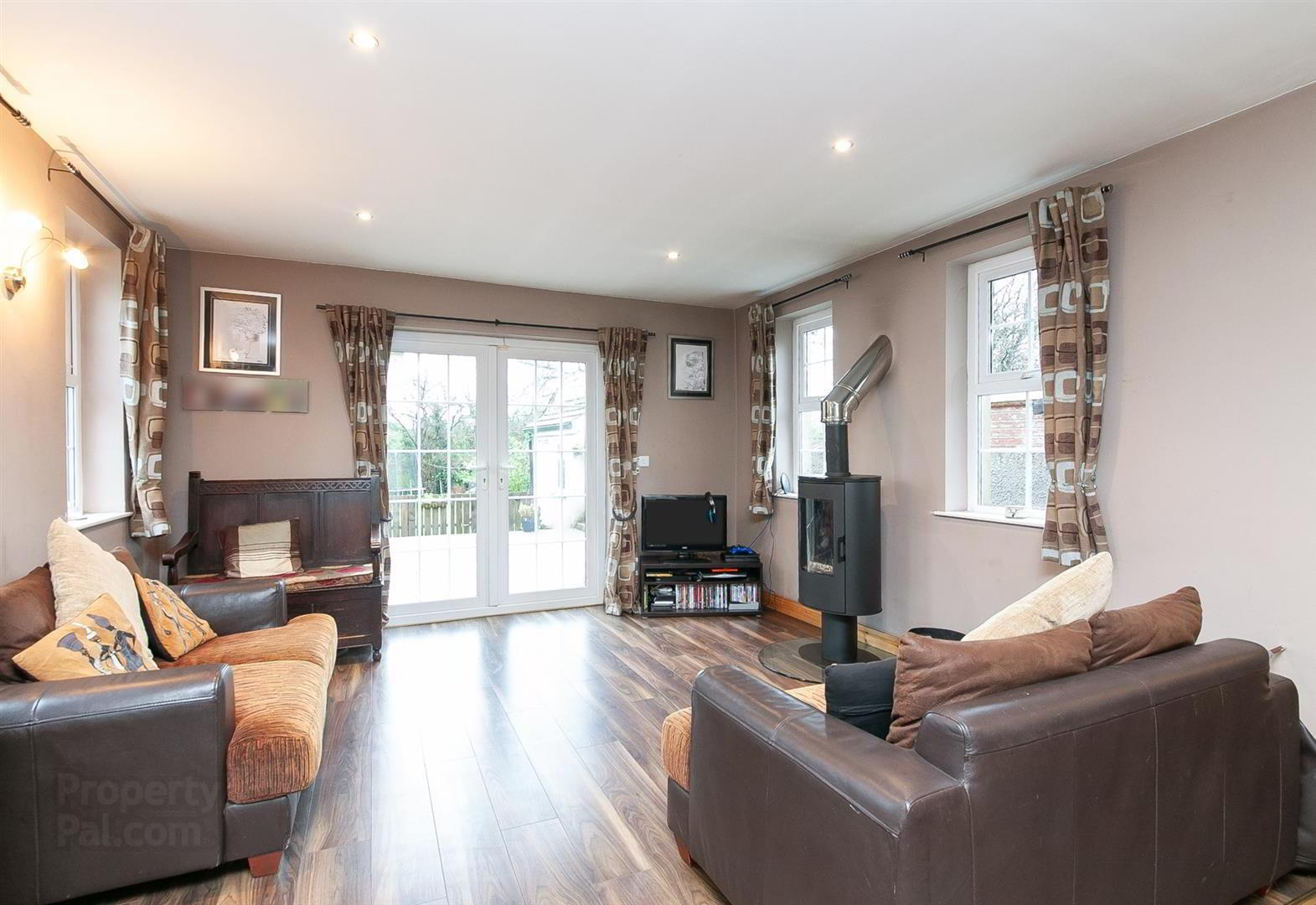 153 Hillhead Road 11 of 28