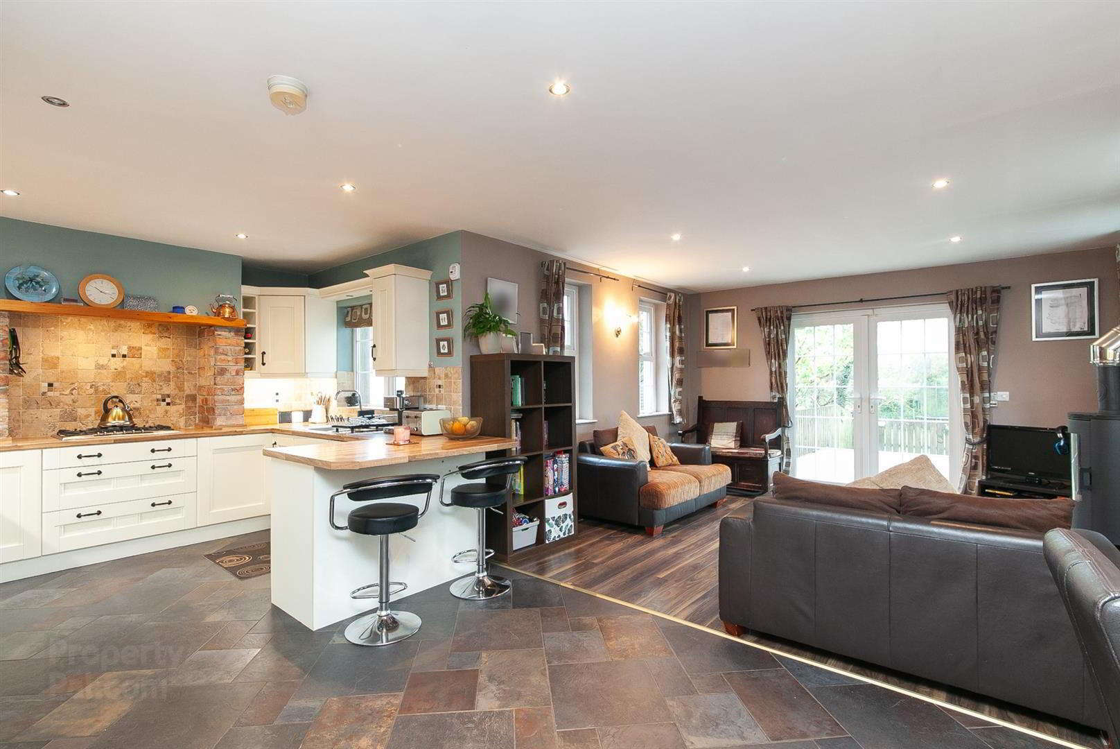 153 Hillhead Road 12 of 28