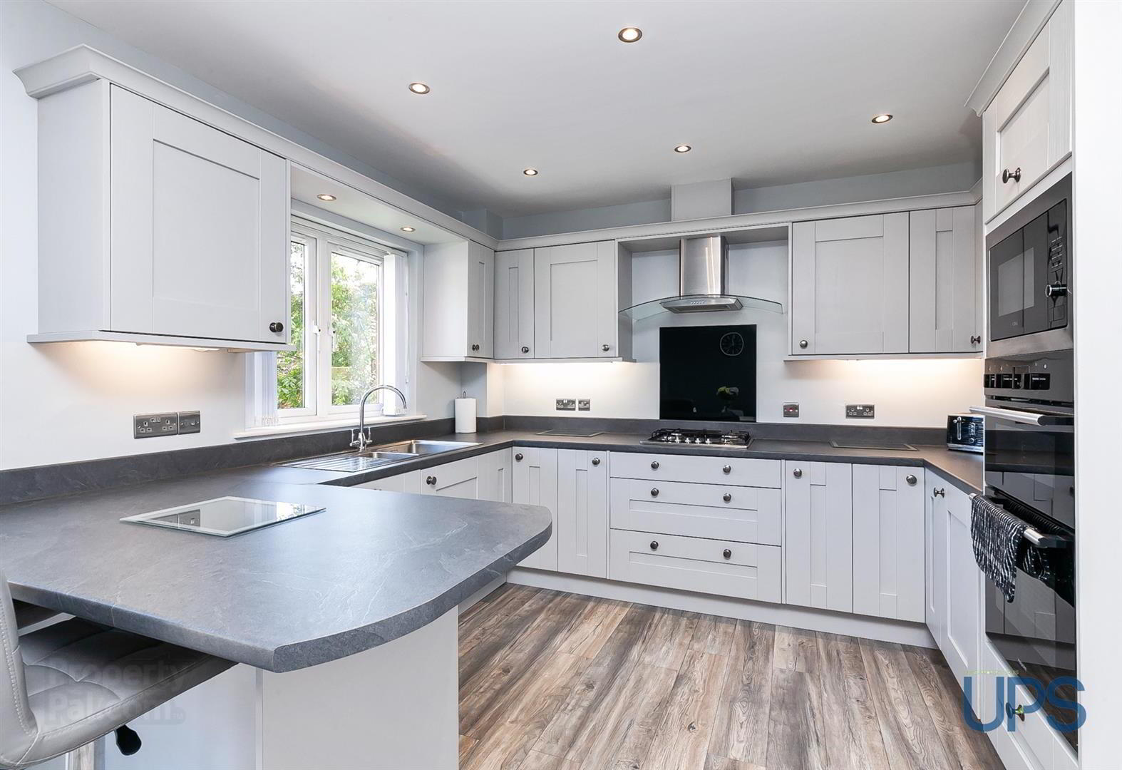 42 St Annes Road 17 of 32