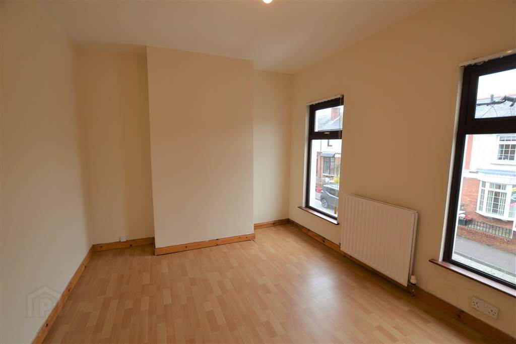 35 Fallswater Street 6 of 13
