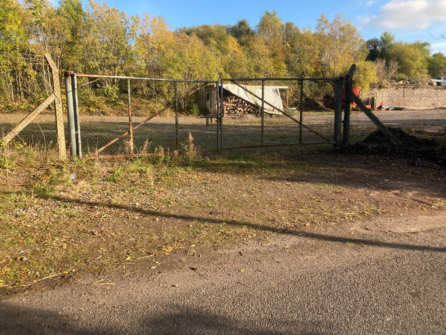 Yard At, Ballynasaggart Road