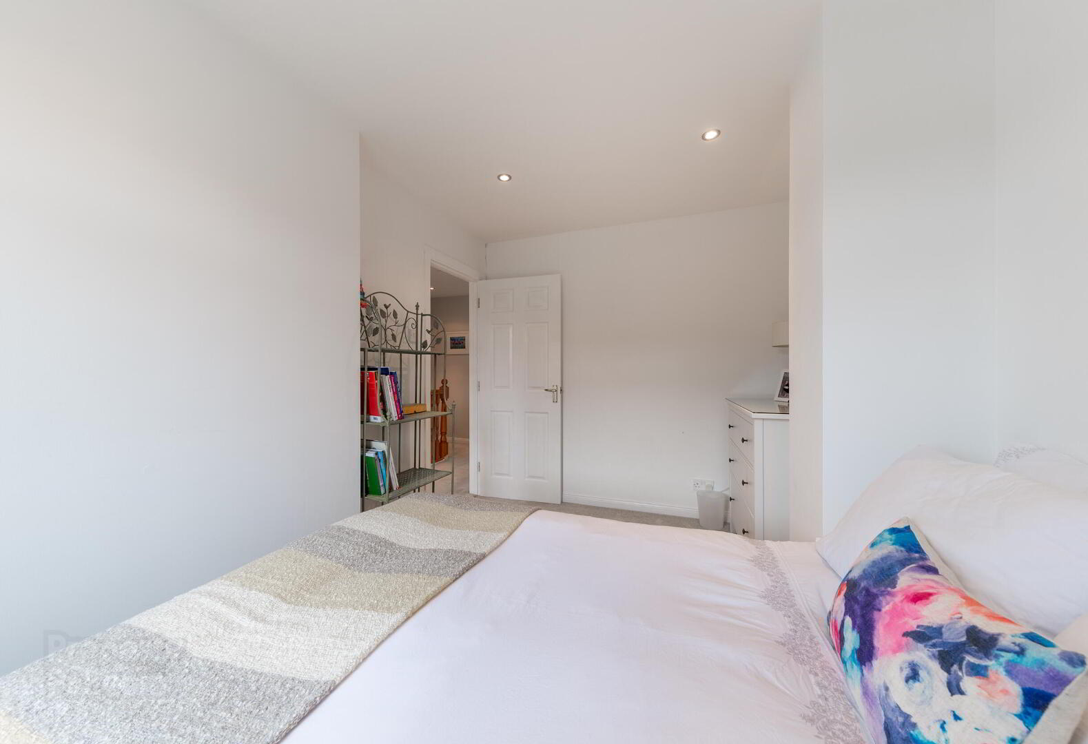 12 Stonebridge Square 17 of 22