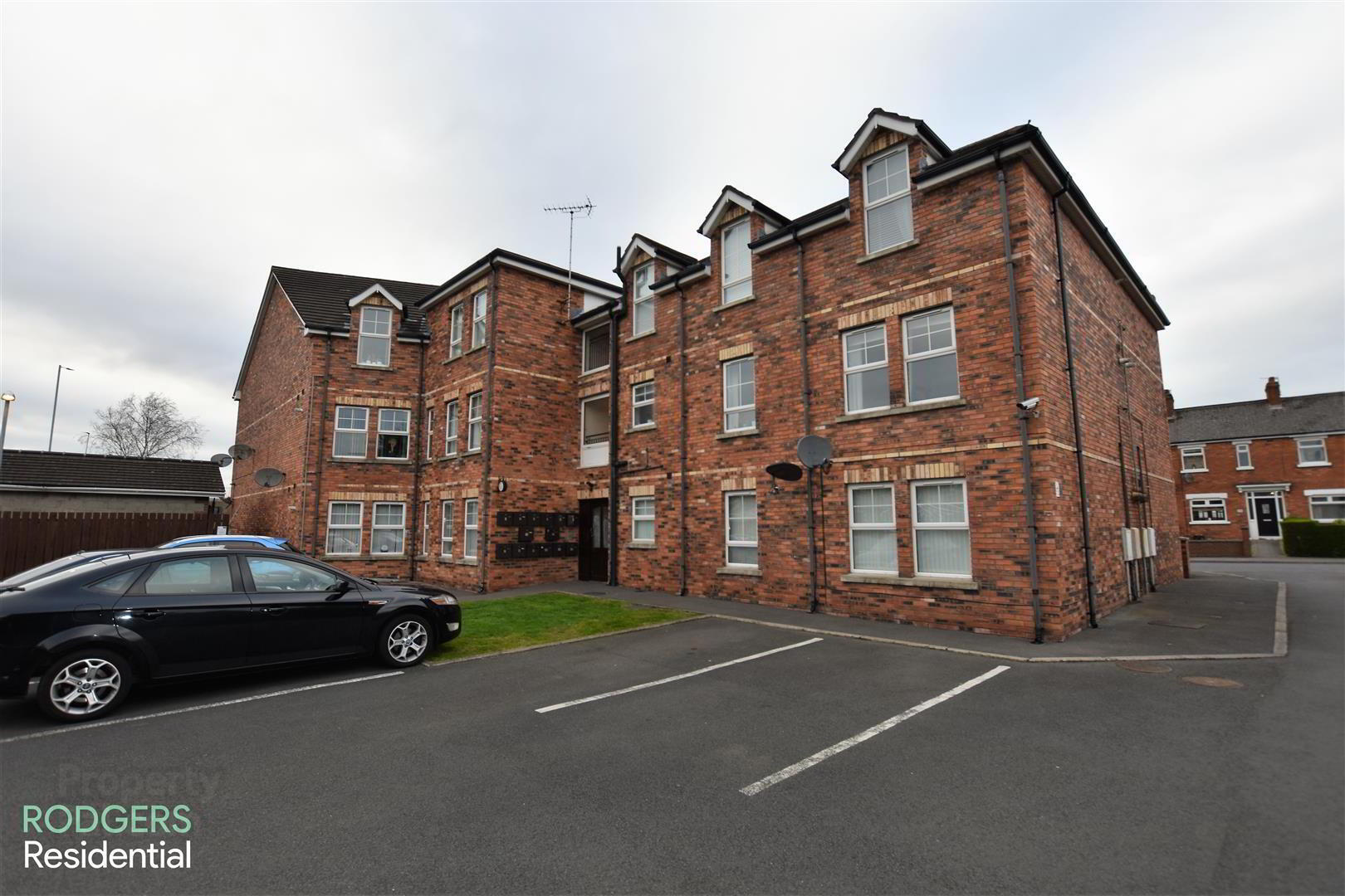 Apt 4, 150 Larkfield Road