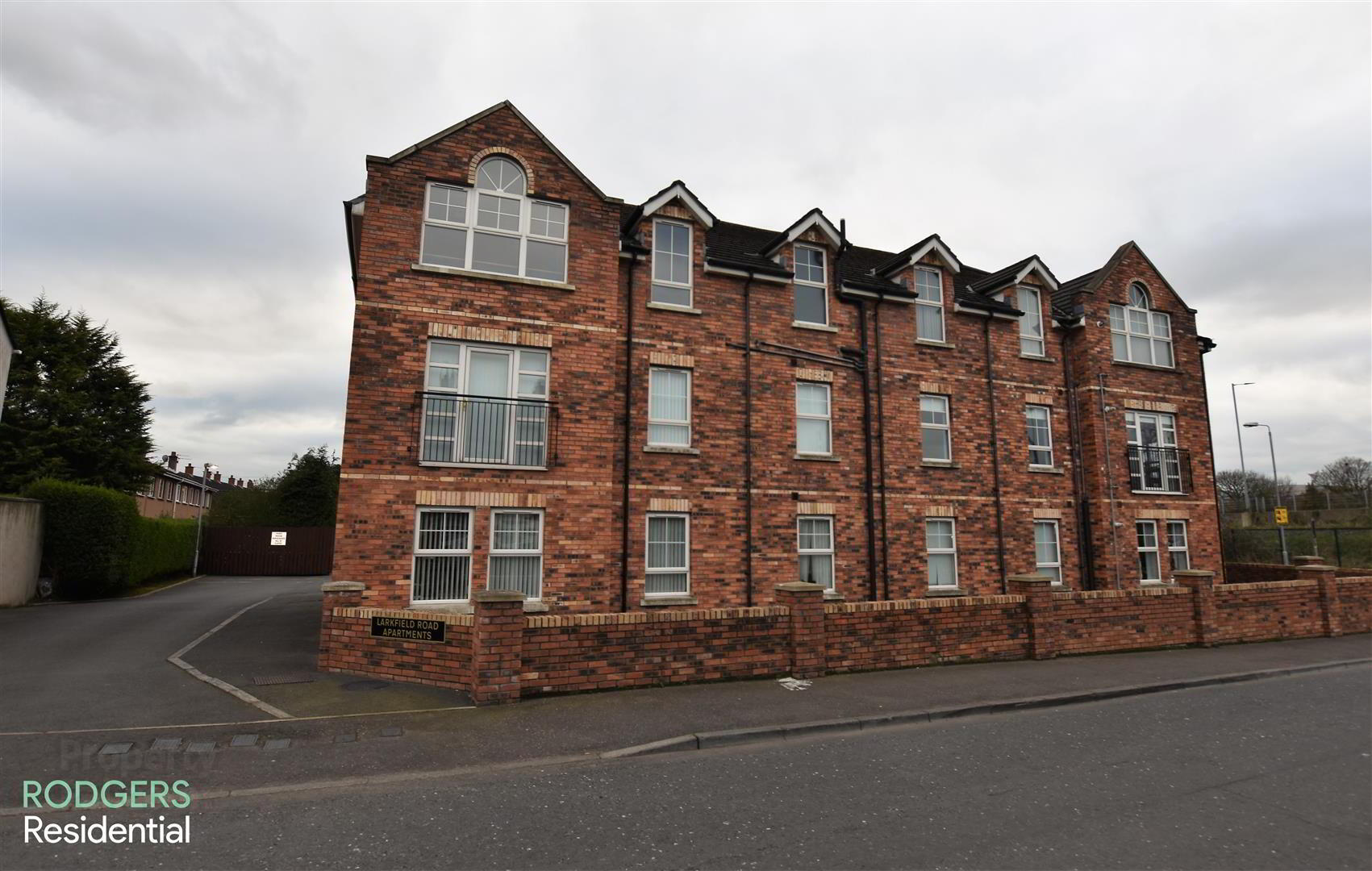 Apt 4, 150 Larkfield Road