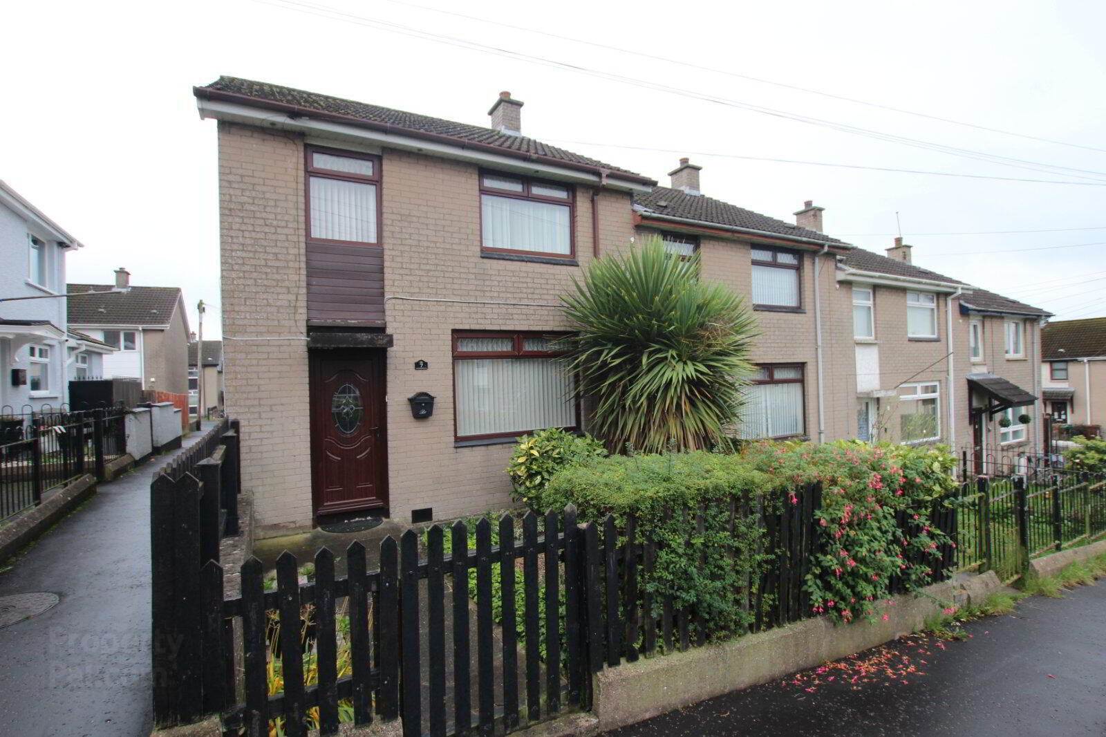 7 Finner Walk 1 of 11