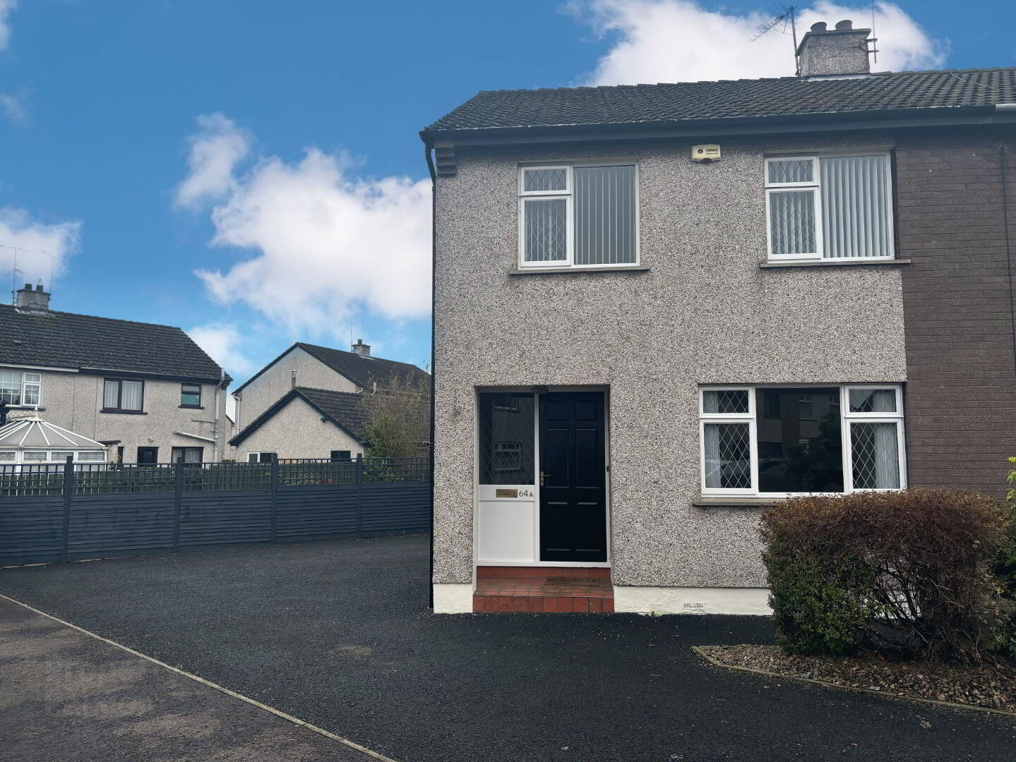 64a Dunfane Park