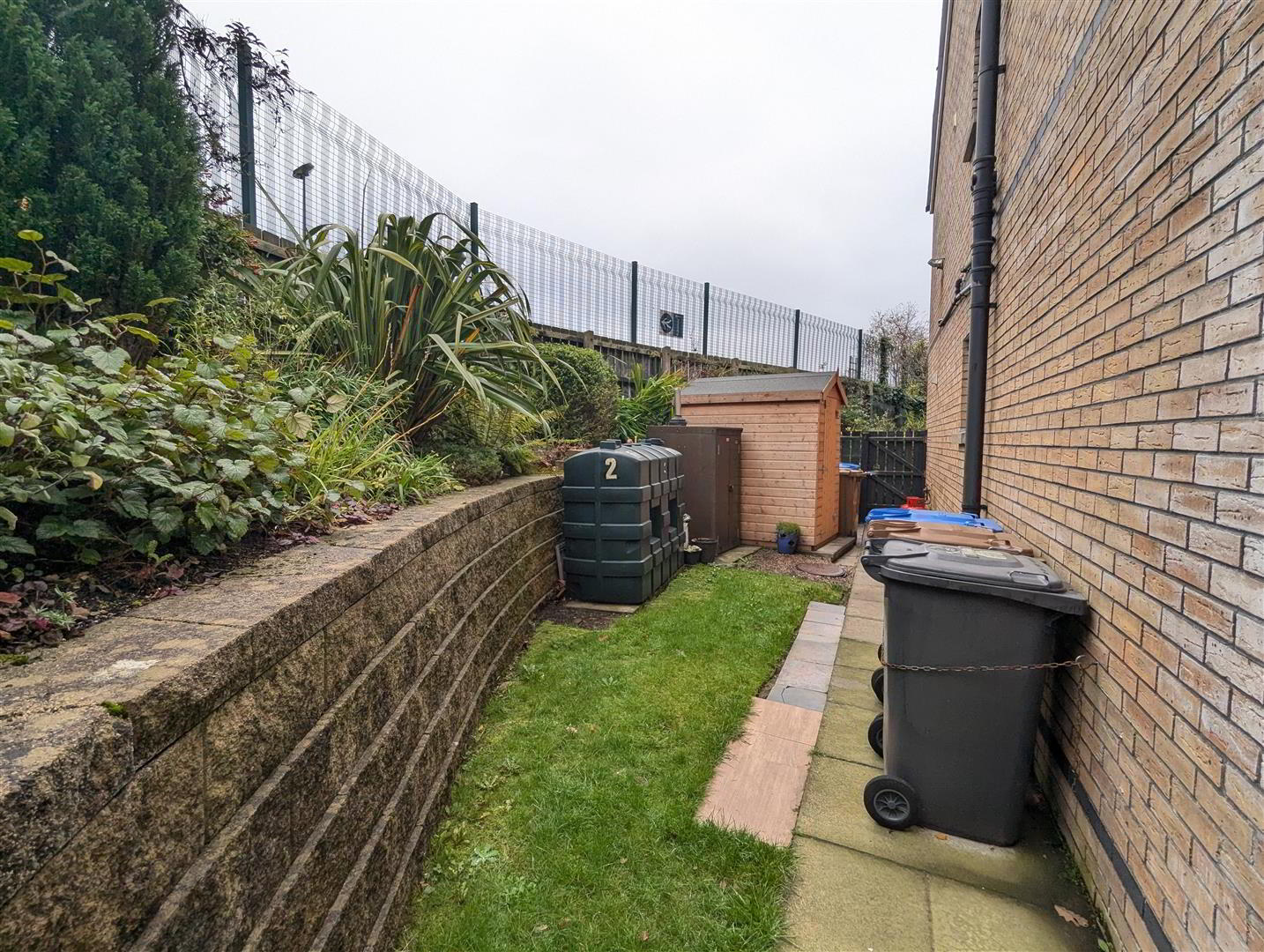 2 Lawnfield Grove 21 of 24