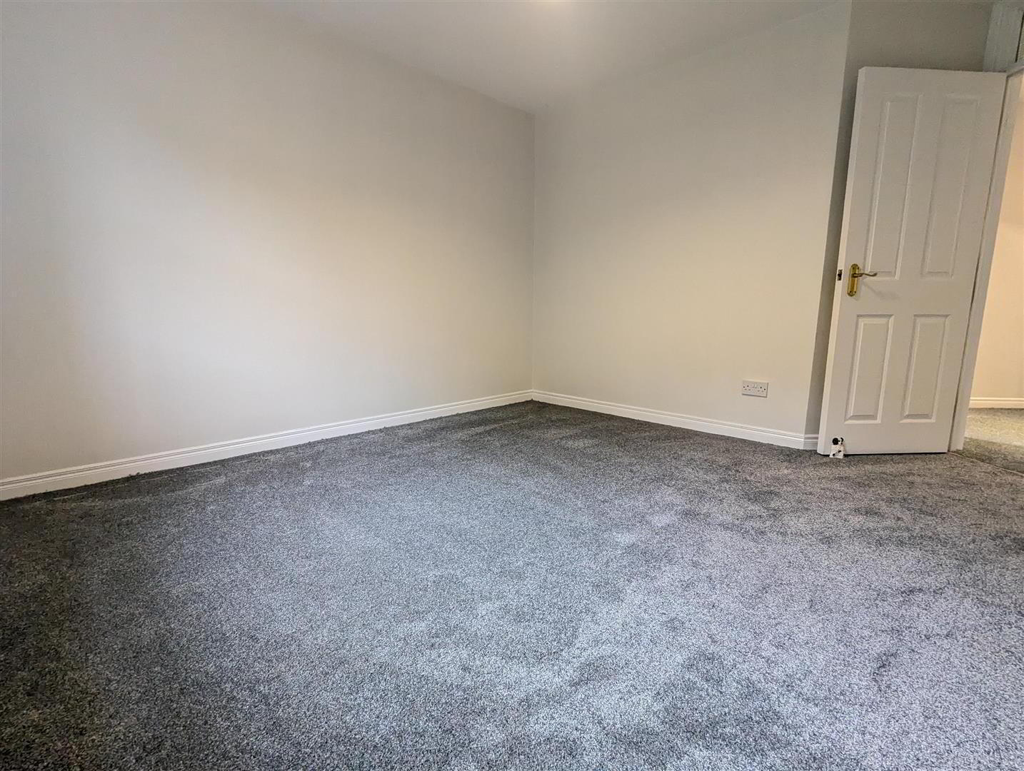 2 Lawnfield Grove 15 of 24