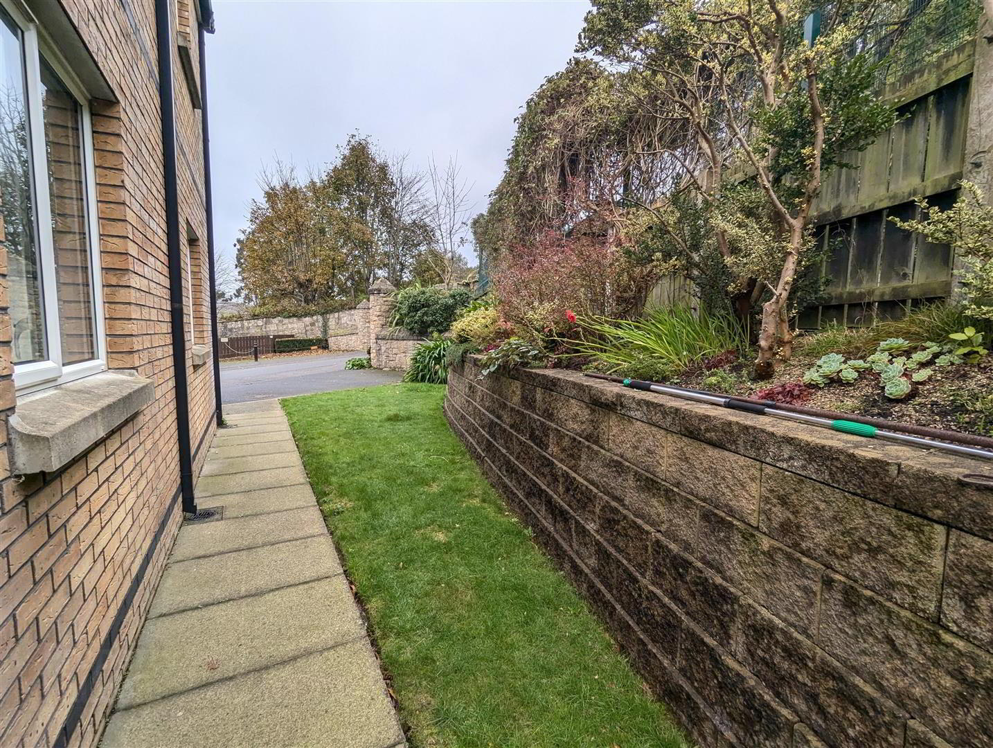 2 Lawnfield Grove 22 of 24