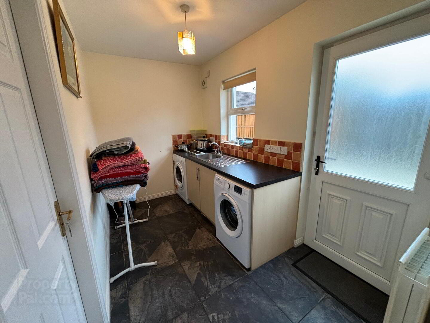 10 Knock Eden Close 21 of 44