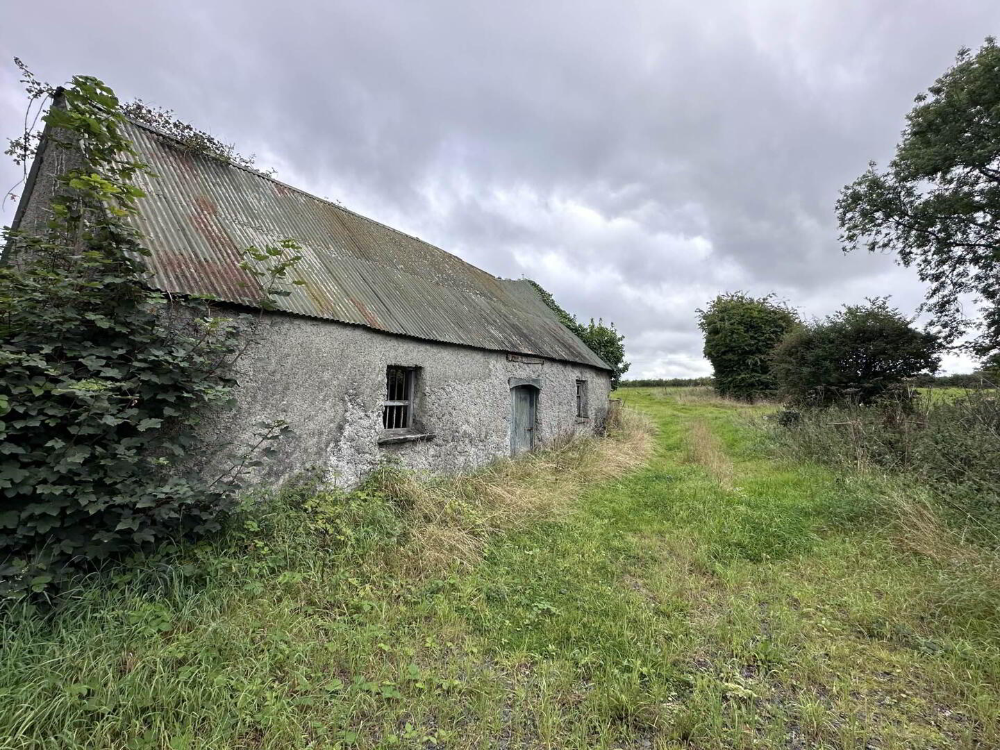 Vacant Farm Cottage 1 Acre