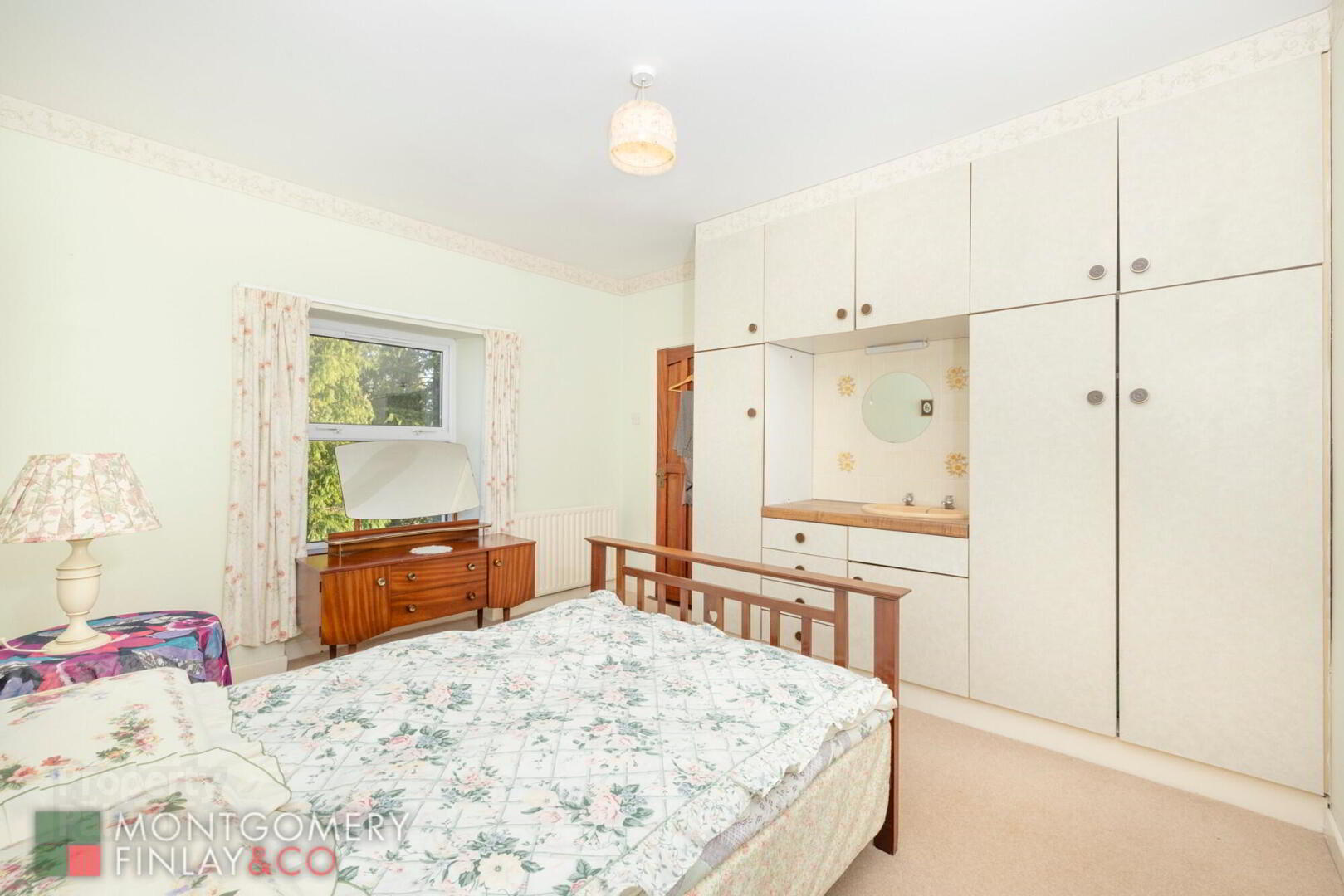140 Marble Arch Road 25 of 39