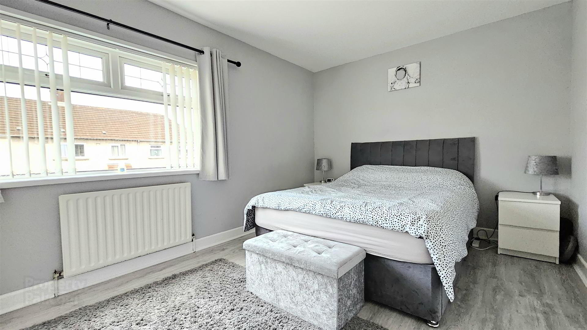 22 Sunningdale Crescent 7 of 12