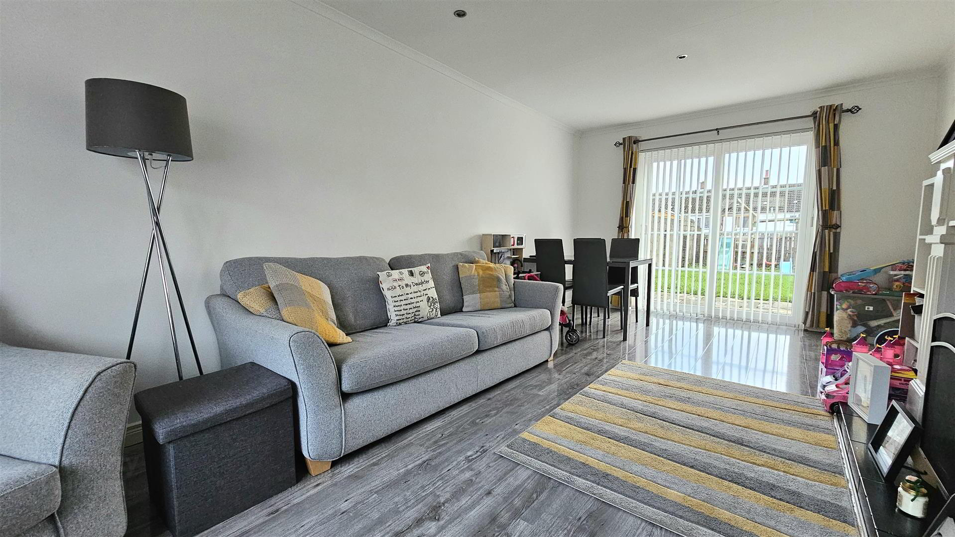 22 Sunningdale Crescent 4 of 12