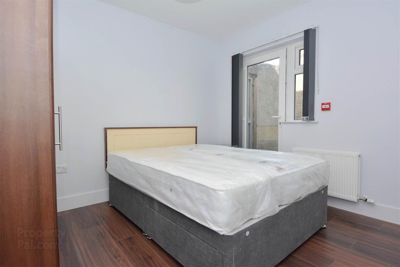 10 One Bedroom Apartments @, 63 & 65 Ulsterville Avenue 6 of 25