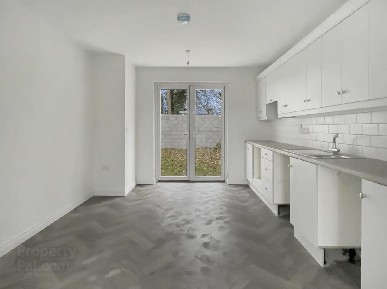 Three Bedroom End Of Terrace 5 of 10