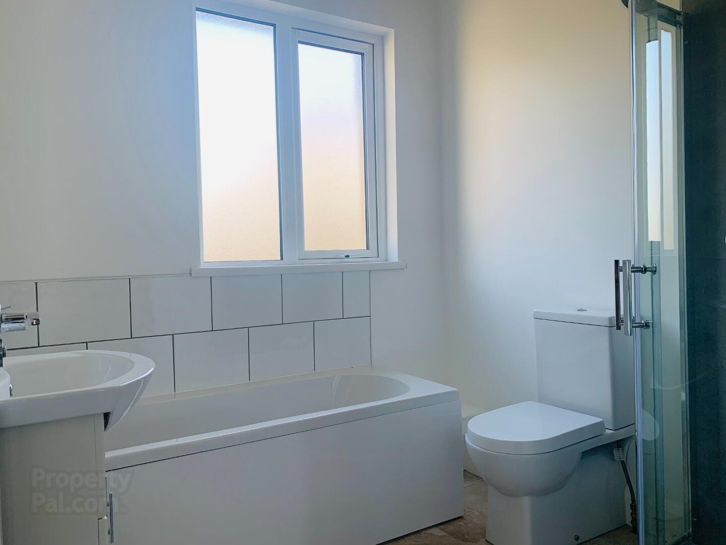 3b Portrush Road 9 of 27