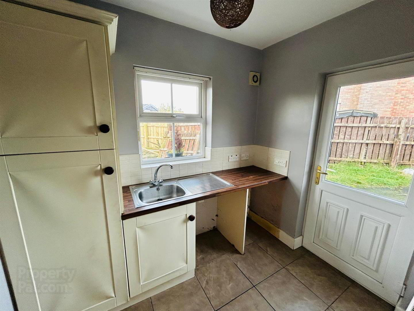 77 Blackthorn Manor 6 of 13