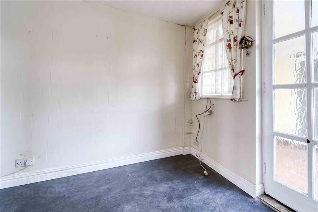 CASH OFFERS ONLY, 54 Benson Street 8 of 19