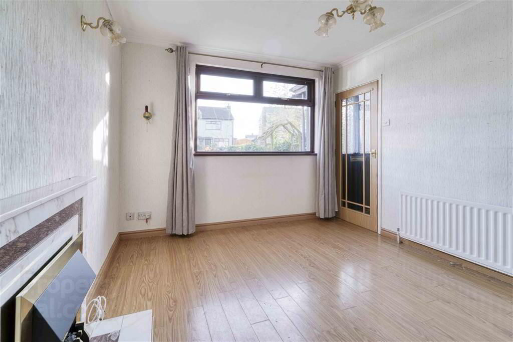 CASH OFFERS ONLY, 54 Benson Street 6 of 19