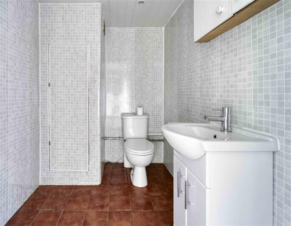 CASH OFFERS ONLY, 54 Benson Street 12 of 19