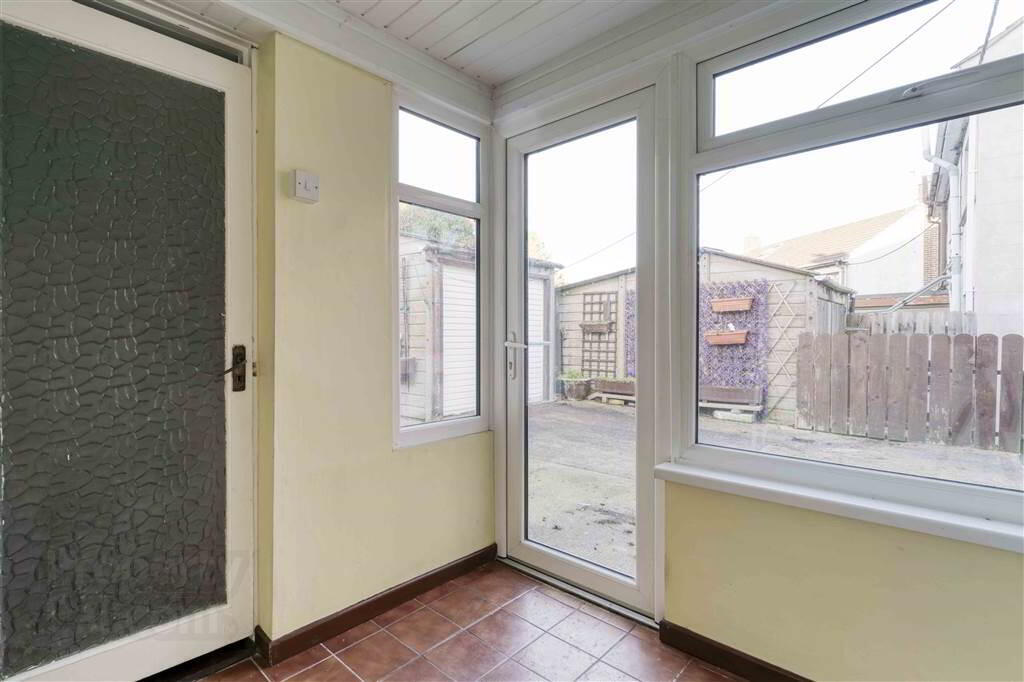 CASH OFFERS ONLY, 54 Benson Street 11 of 19