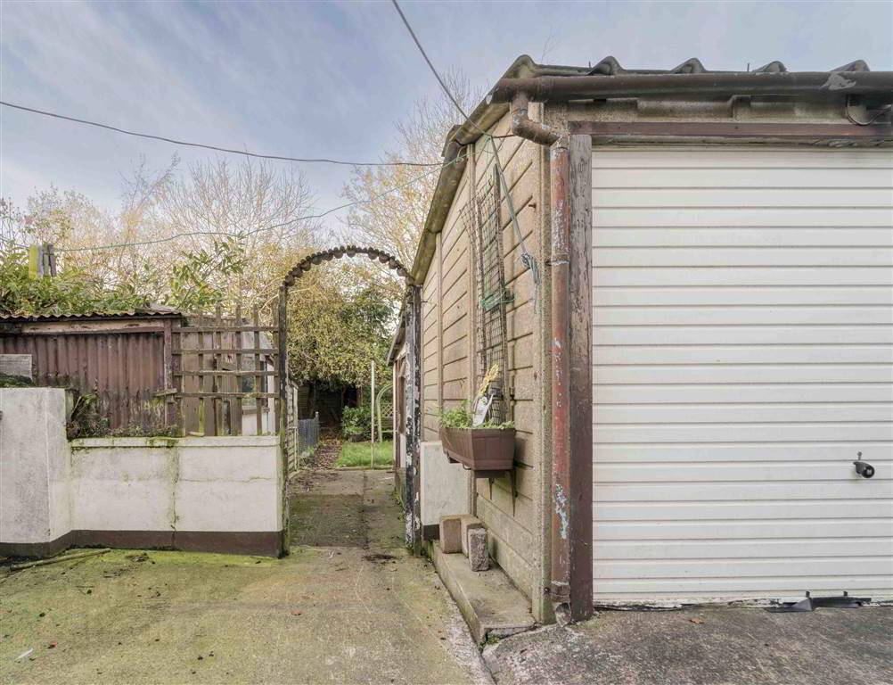 CASH OFFERS ONLY, 54 Benson Street 15 of 19