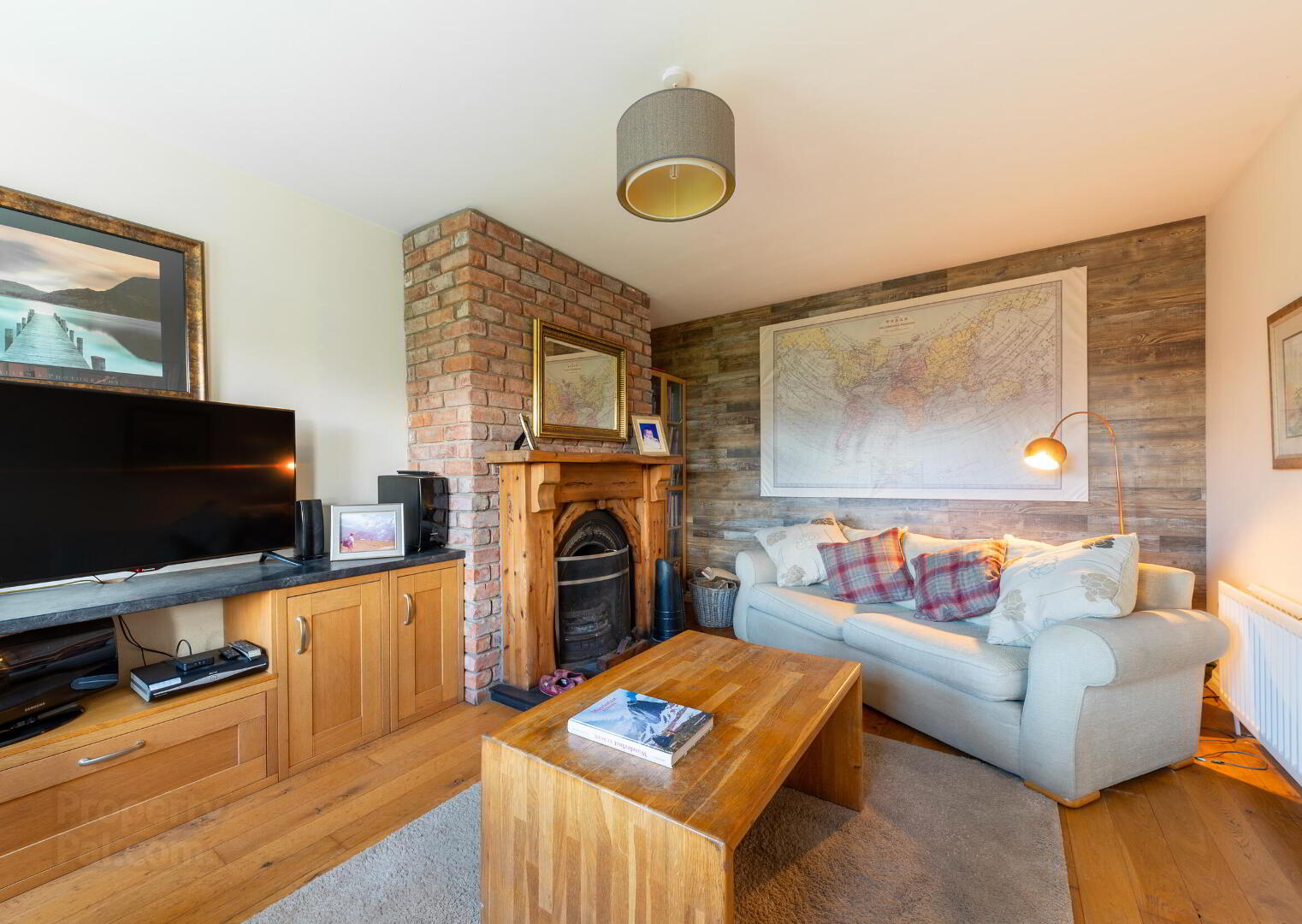 2 Hawthorn Crescent 7 of 32