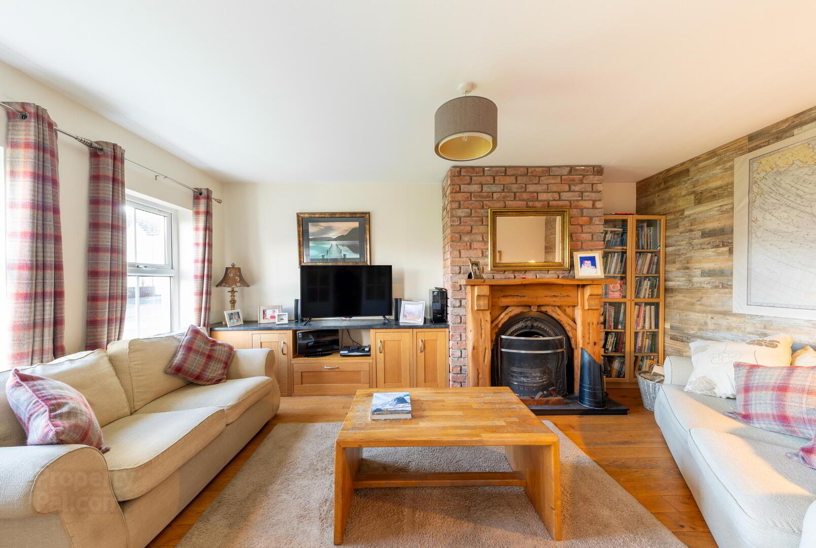 2 Hawthorn Crescent 5 of 32