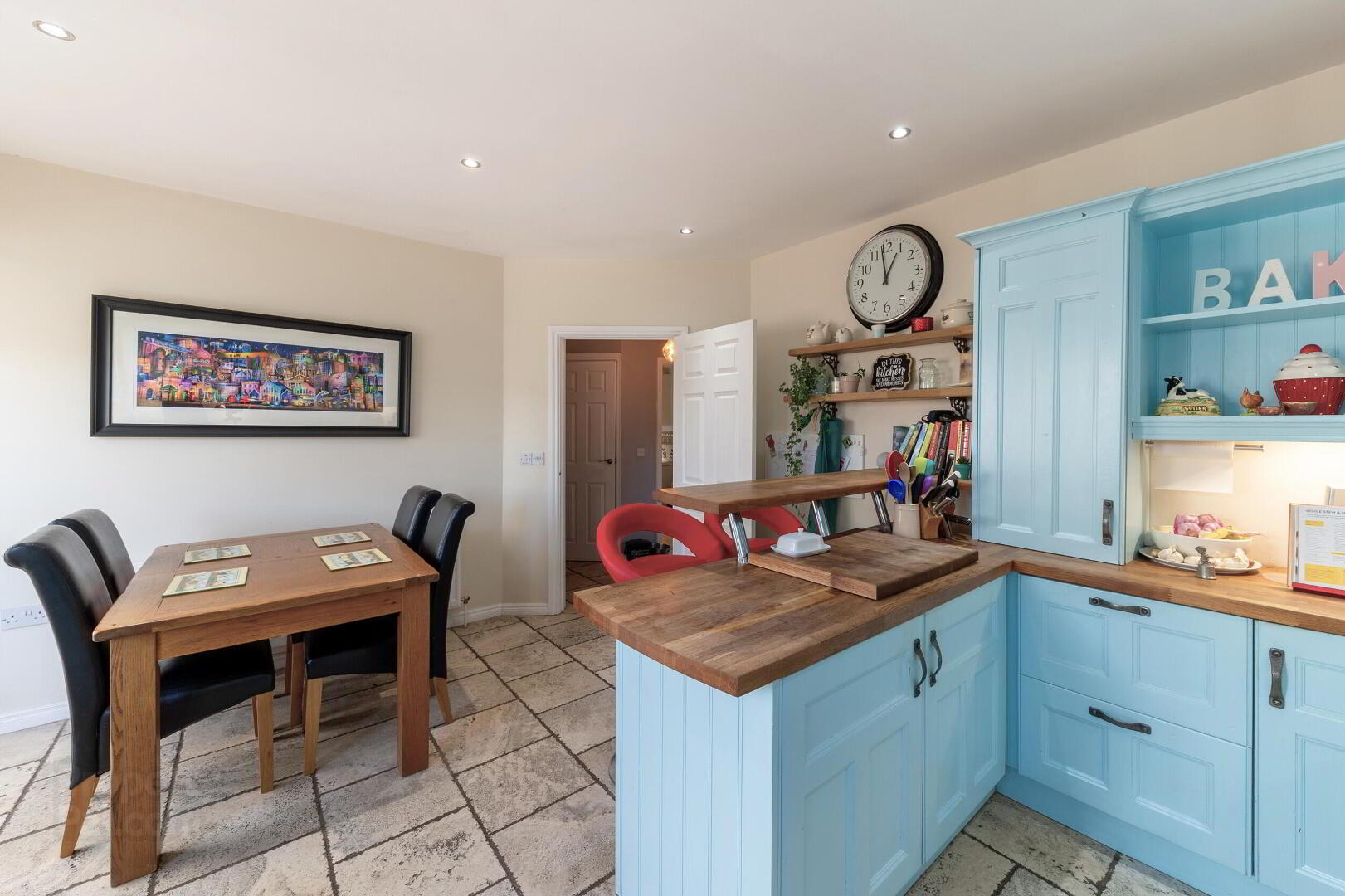 2 Hawthorn Crescent 15 of 32